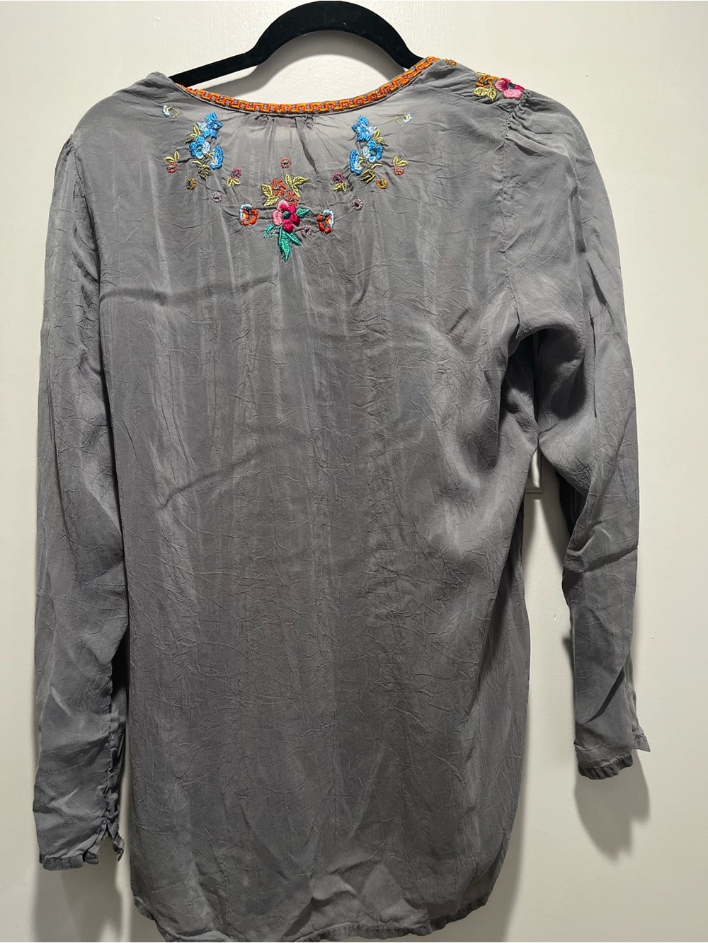 Johnny Was Gray Embroidered V-Neck Tunic with Multicolor Floral Accents - Picture 5 of 5